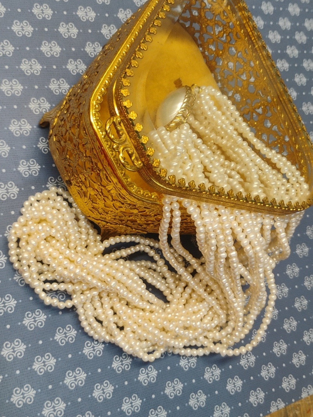 Vintage-Style Filigree Gold Jewelry Box